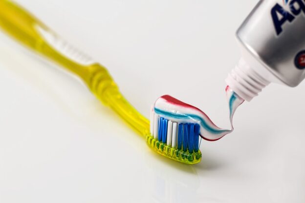 Die richtige Menge macht's: So viel Zahnpasta brauchen Sie wirklich auf zahnpasta-tests.de